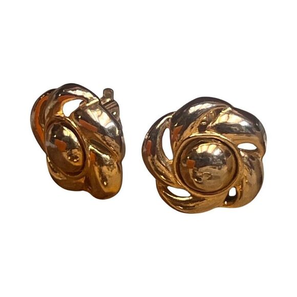 MCM Napier Floral Gold Tone Clip On Earrings Designer Costume Jewelry - Picture 3 of 8